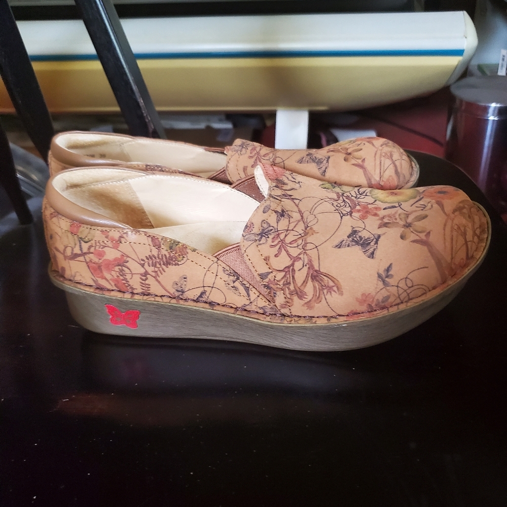 Alegria nursing shoes
